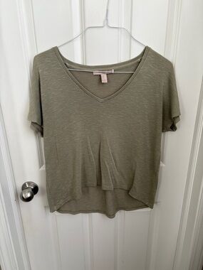 Forever 21 Contemporary Flowy V-Neck Shirt Women’s Medium Bohemian Flowy Top